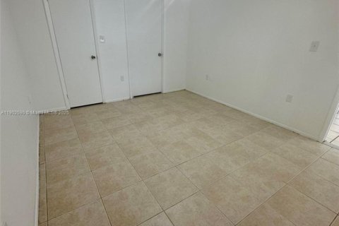 Condo in Miami, Florida, 2 bedrooms  № 1953998 - photo 14