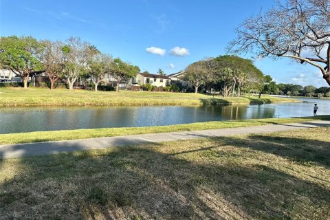 Condo in Miami, Florida, 2 bedrooms  № 1953998 - photo 30