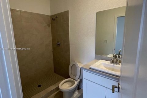 House in Florida City, Florida 2 bedrooms, 112.23 sq.m. № 1766872 - photo 10