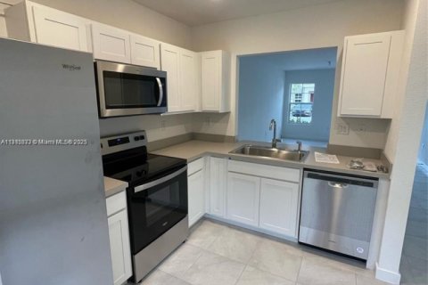 House in Florida City, Florida 2 bedrooms, 112.23 sq.m. № 1766872 - photo 3