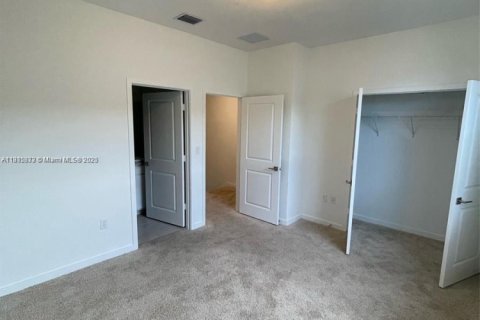 House in Florida City, Florida 2 bedrooms, 112.23 sq.m. № 1766872 - photo 5