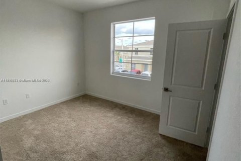 House in Florida City, Florida 2 bedrooms, 112.23 sq.m. № 1766872 - photo 9