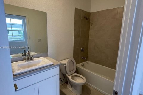 House in Florida City, Florida 2 bedrooms, 112.23 sq.m. № 1766872 - photo 6