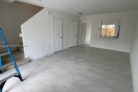 House in Florida City, Florida 2 bedrooms, 112.23 sq.m. № 1766872 - photo 4