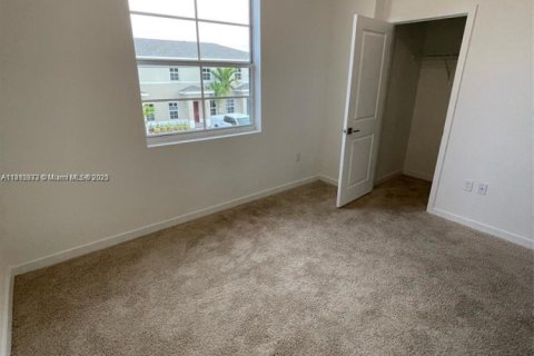 House in Florida City, Florida 2 bedrooms, 112.23 sq.m. № 1766872 - photo 8