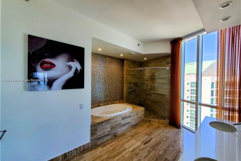 Condo in Sunny Isles Beach, Florida, 3 bedrooms  № 1957301 - photo 25