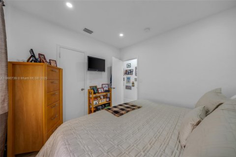 House in North Miami Beach, Florida 3 bedrooms, 131.55 sq.m. № 2014877 - photo 16