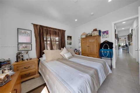 House in North Miami Beach, Florida 3 bedrooms, 131.55 sq.m. № 2014877 - photo 20