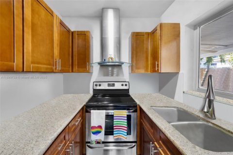 House in North Miami Beach, Florida 3 bedrooms, 131.55 sq.m. № 2014877 - photo 9