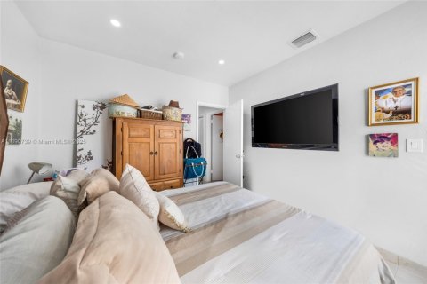 House in North Miami Beach, Florida 3 bedrooms, 131.55 sq.m. № 2014877 - photo 21