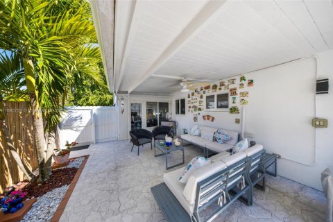 House in North Miami Beach, Florida 3 bedrooms, 131.55 sq.m. № 2014877 - photo 28