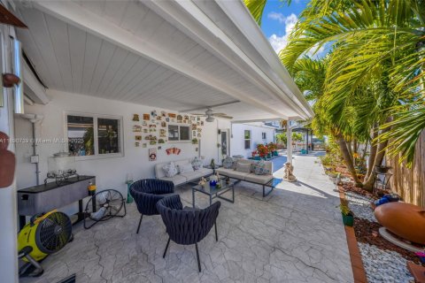 House in North Miami Beach, Florida 3 bedrooms, 131.55 sq.m. № 2014877 - photo 30