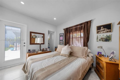 House in North Miami Beach, Florida 3 bedrooms, 131.55 sq.m. № 2014877 - photo 19