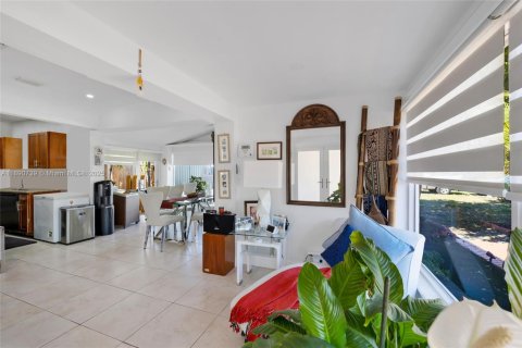 House in North Miami Beach, Florida 3 bedrooms, 131.55 sq.m. № 2014877 - photo 7