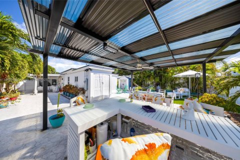 House in North Miami Beach, Florida 3 bedrooms, 131.55 sq.m. № 2014877 - photo 26