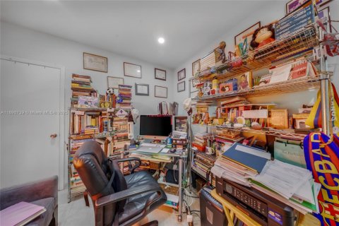 House in North Miami Beach, Florida 3 bedrooms, 131.55 sq.m. № 2014877 - photo 17