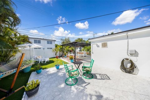 House in North Miami Beach, Florida 3 bedrooms, 131.55 sq.m. № 2014877 - photo 23