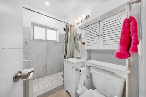 House in North Miami Beach, Florida 3 bedrooms, 131.55 sq.m. № 2014877 - photo 13