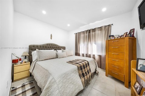 House in North Miami Beach, Florida 3 bedrooms, 131.55 sq.m. № 2014877 - photo 14