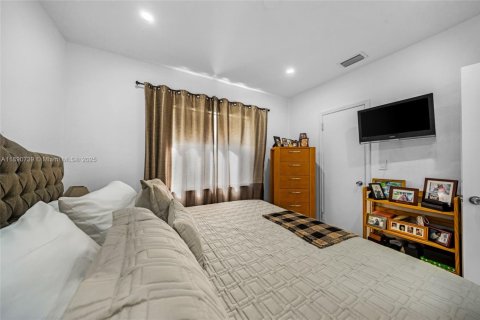 House in North Miami Beach, Florida 3 bedrooms, 131.55 sq.m. № 2014877 - photo 15