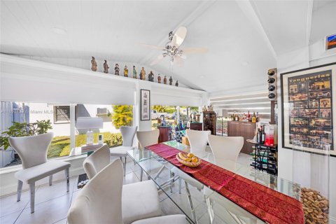 House in North Miami Beach, Florida 3 bedrooms, 131.55 sq.m. № 2014877 - photo 10