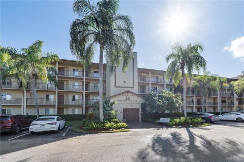 Copropriété à vendre à Pembroke Pines, Floride: 2 chambres, 112.13 m2 № 1953052 - photo 14