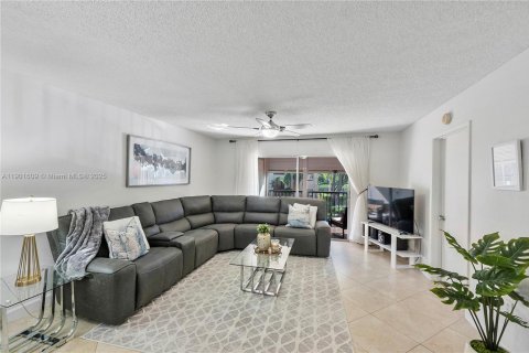Copropriété à vendre à Pembroke Pines, Floride: 2 chambres, 112.13 m2 № 1953052 - photo 6