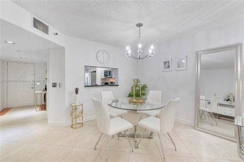 Copropriété à vendre à Pembroke Pines, Floride: 2 chambres, 112.13 m2 № 1953052 - photo 5