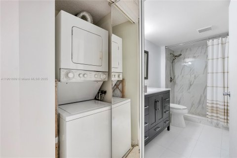 Copropriété à vendre à Pembroke Pines, Floride: 2 chambres, 112.13 m2 № 1953052 - photo 7