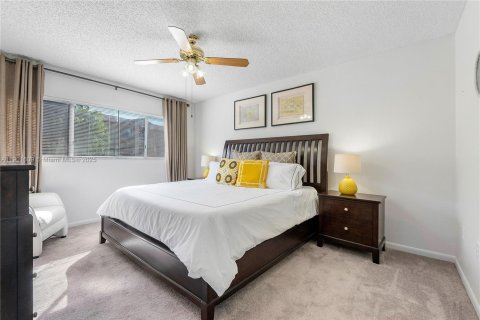 Copropriété à vendre à Pembroke Pines, Floride: 2 chambres, 112.13 m2 № 1953052 - photo 8