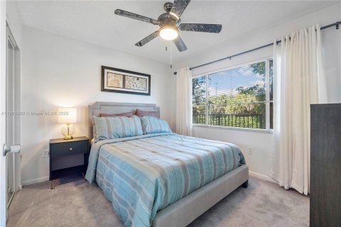 Copropriété à vendre à Pembroke Pines, Floride: 2 chambres, 112.13 m2 № 1953052 - photo 12