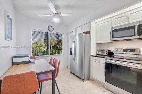 Copropriété à vendre à Pembroke Pines, Floride: 2 chambres, 112.13 m2 № 1953052 - photo 3