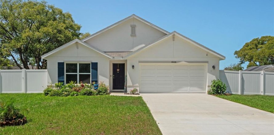 House in Spring Hill, Florida 4 bedrooms, 169.83 sq.m. № 1757558