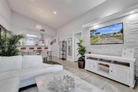 Villa ou maison à vendre à Dania Beach, Floride: 3 chambres, 116.69 m2 № 2089568 - photo 2