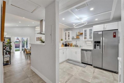 Villa ou maison à vendre à Dania Beach, Floride: 3 chambres, 116.69 m2 № 2089568 - photo 3