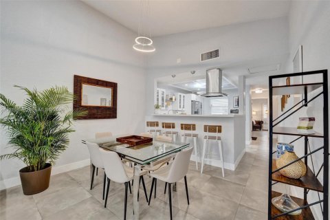 Villa ou maison à vendre à Dania Beach, Floride: 3 chambres, 116.69 m2 № 2089568 - photo 28