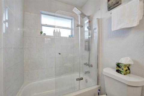 Villa ou maison à vendre à Dania Beach, Floride: 3 chambres, 116.69 m2 № 2089568 - photo 15