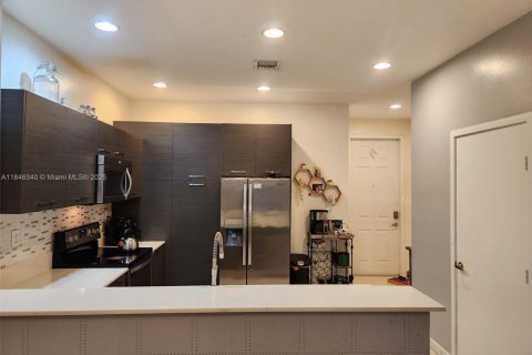 Townhouse in Lauderhill, Florida 2 bedrooms, 104.05 sq.m. № 1844211 - photo 5