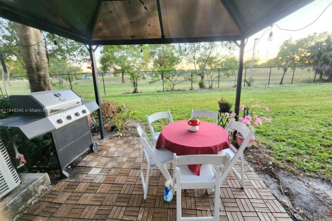 Townhouse in Lauderhill, Florida 2 bedrooms, 104.05 sq.m. № 1844211 - photo 10