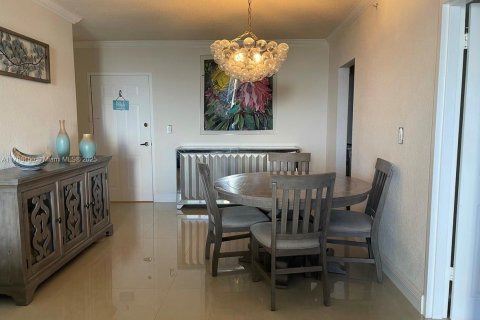 Купить кондоминиум в Холливуд, Флорида 1 спальня, 77.57м2, № 2038717 - фото 2