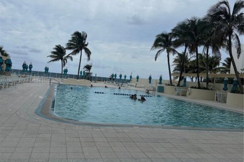 Купить кондоминиум в Холливуд, Флорида 1 спальня, 77.57м2, № 2038717 - фото 13