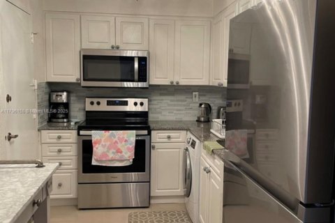 Купить кондоминиум в Холливуд, Флорида 1 спальня, 77.57м2, № 2038717 - фото 4