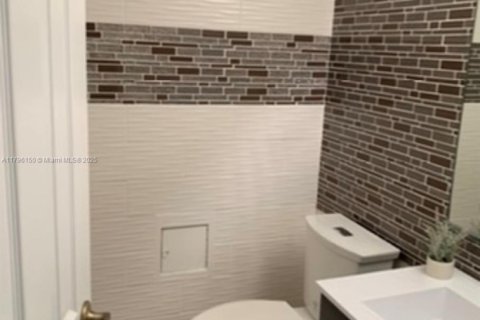 Купить кондоминиум в Холливуд, Флорида 1 спальня, 77.57м2, № 2038717 - фото 5