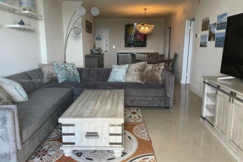 Кондоминиум с 1 спальней в Холливуд, Флорида № 2038717