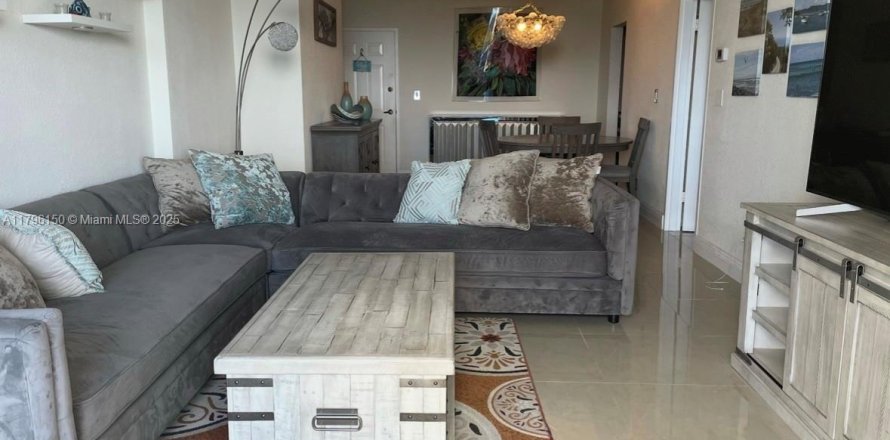 Кондоминиум с 1 спальней в Холливуд, Флорида № 2038717