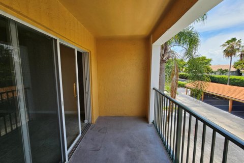Condo in Hypoluxo, Florida, 2 bedrooms  № 2248332 - photo 18