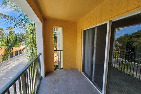 Condo in Hypoluxo, Florida, 2 bedrooms  № 2248332 - photo 19