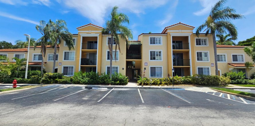Condo in Hypoluxo, Florida, 2 bedrooms  № 2248332
