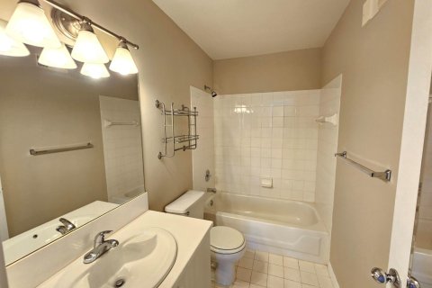 Condo in Hypoluxo, Florida, 2 bedrooms  № 2248332 - photo 13