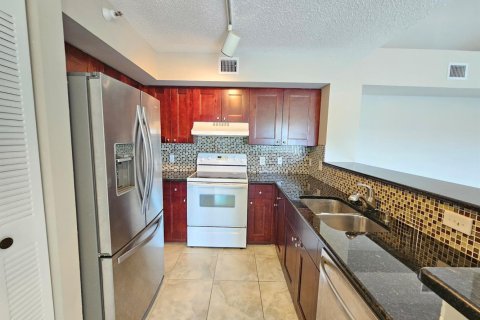 Condo in Hypoluxo, Florida, 2 bedrooms  № 2248332 - photo 7